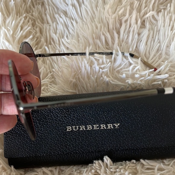BURBERRY Round Sunglasses - Picture 2 of 7